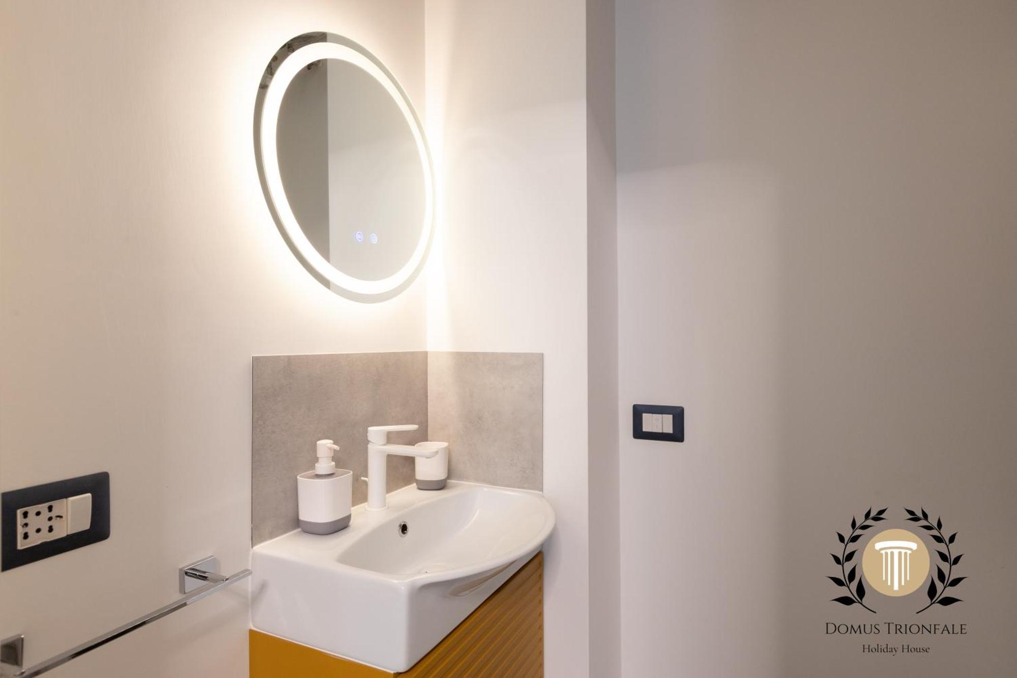 Apartment Domus Trionfale - 8 Min Walk To Vatican, 500mt To Metro A, A-c *